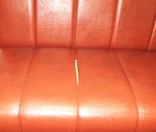 椅子の生地が破れた？！そんな際の応急処置アイテムをご紹介